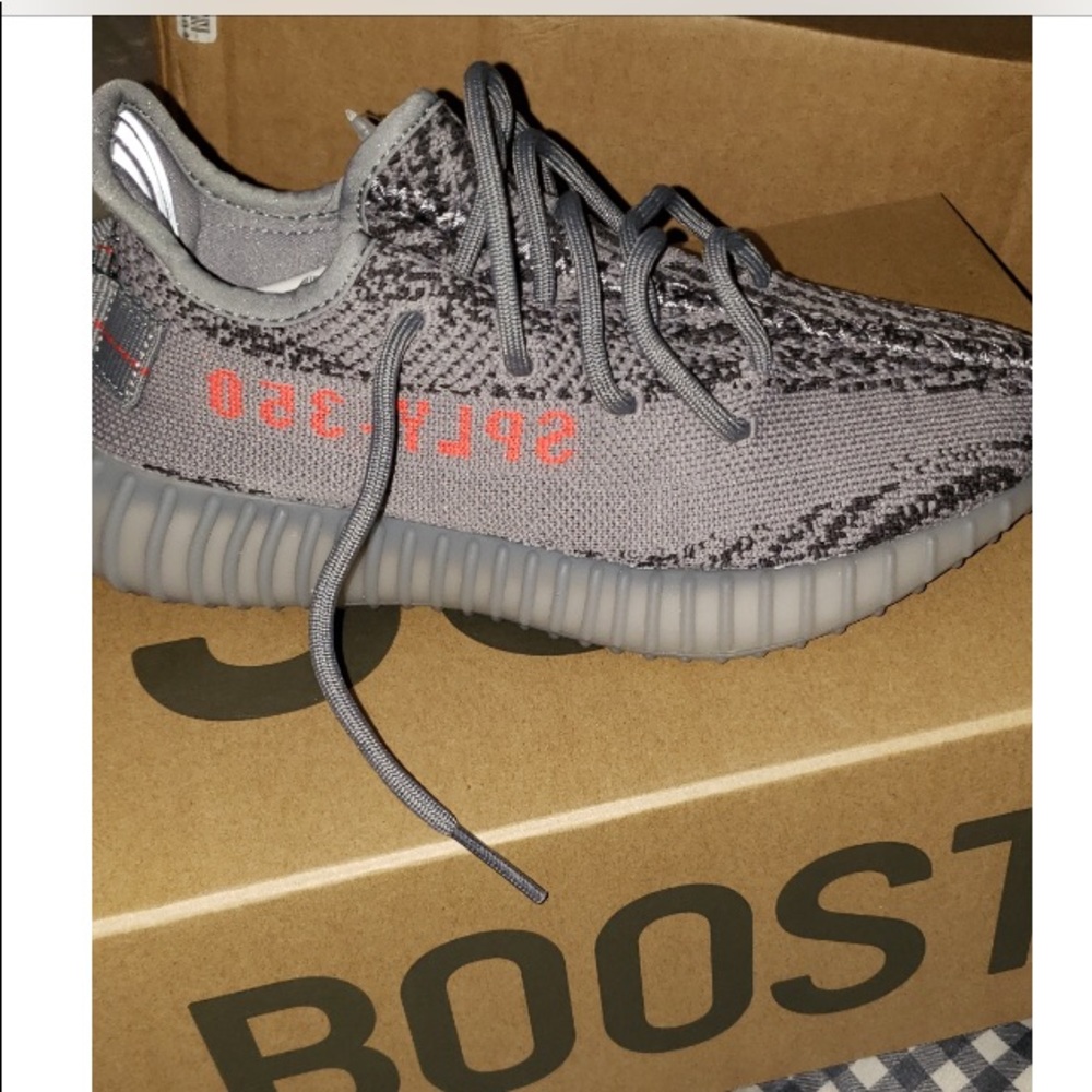 Brand New Yeezy Boost 350 V2 size 4”